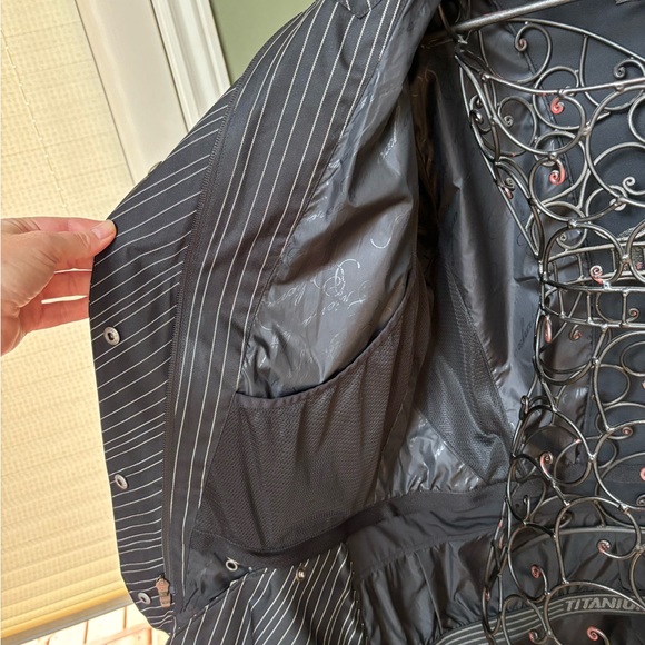 Women’s large Columbia titanium, two-piece with detachable hood and snow belt. - Picture 6 of 15